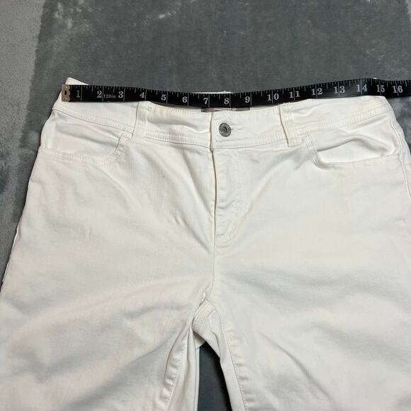 Chico's Embellished Capri Jeans Size 4/S Casual Preppy Coastal Beach Minimalist - Picture 8 of 10